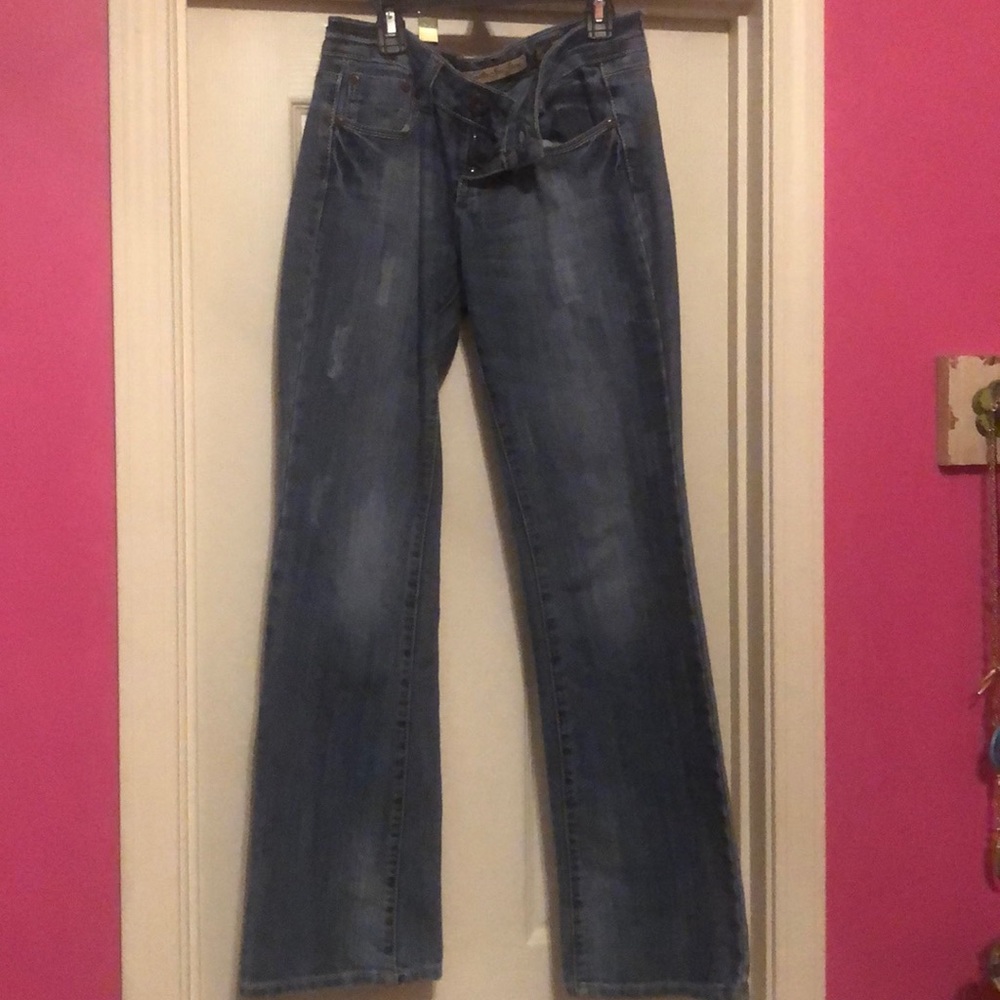 A pair of bootcut jeans.